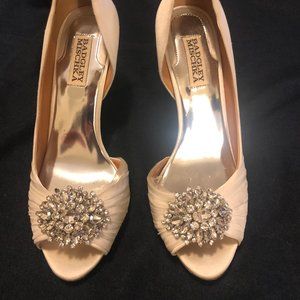 Badgley Mischka White Peep toe Pumps - 8